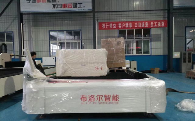 3000w激光切割機設(shè)備包裝完畢，準(zhǔn)備發(fā)貨